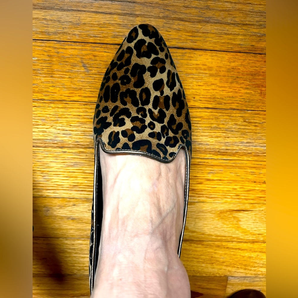 Leopard print pumps